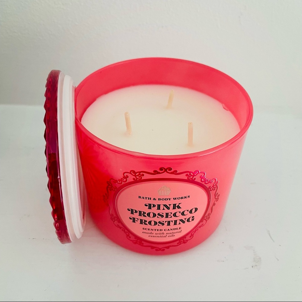 Bath and body works Pink Prosecco Frosting candle - Picture 2 of 3